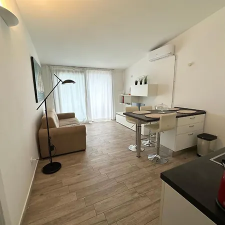 Mit Terrasse By Interhome