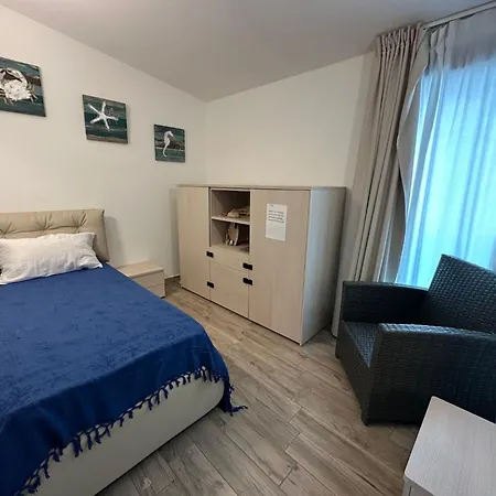 Mit Terrasse By Interhome